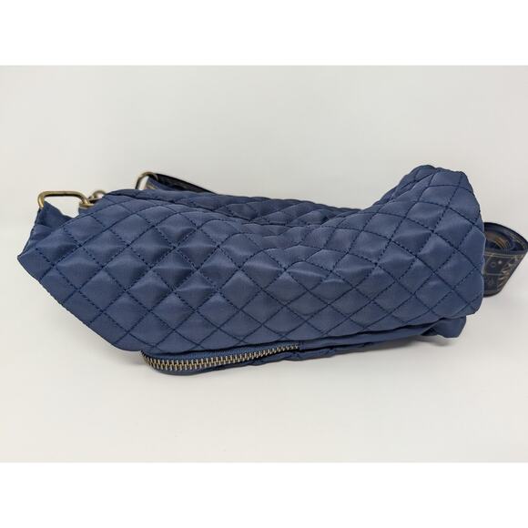 Epic Universe Emblem Water Bottle Blue Quilt Pattern Bag New w/ Tags - Picture 3 of 7